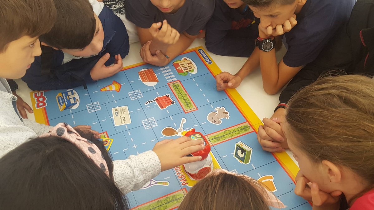 kids game with robot